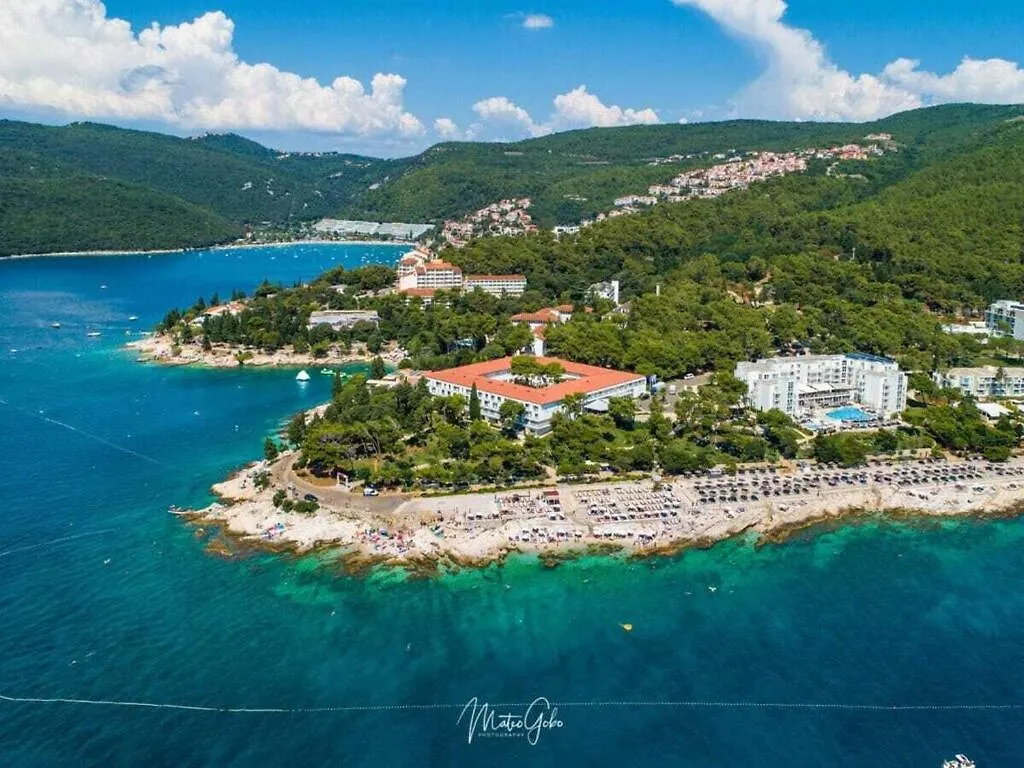 Villa Dina Comfortable Holiday Residence Лабин