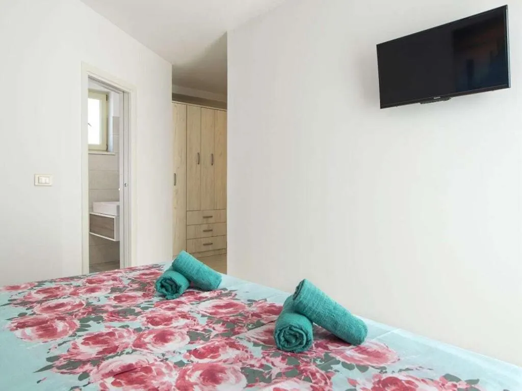 Villa Dina Comfortable Holiday Residence Лабин
