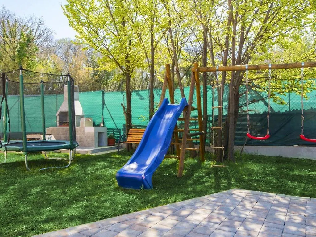 Villa Dina Comfortable Holiday Residence Лабин