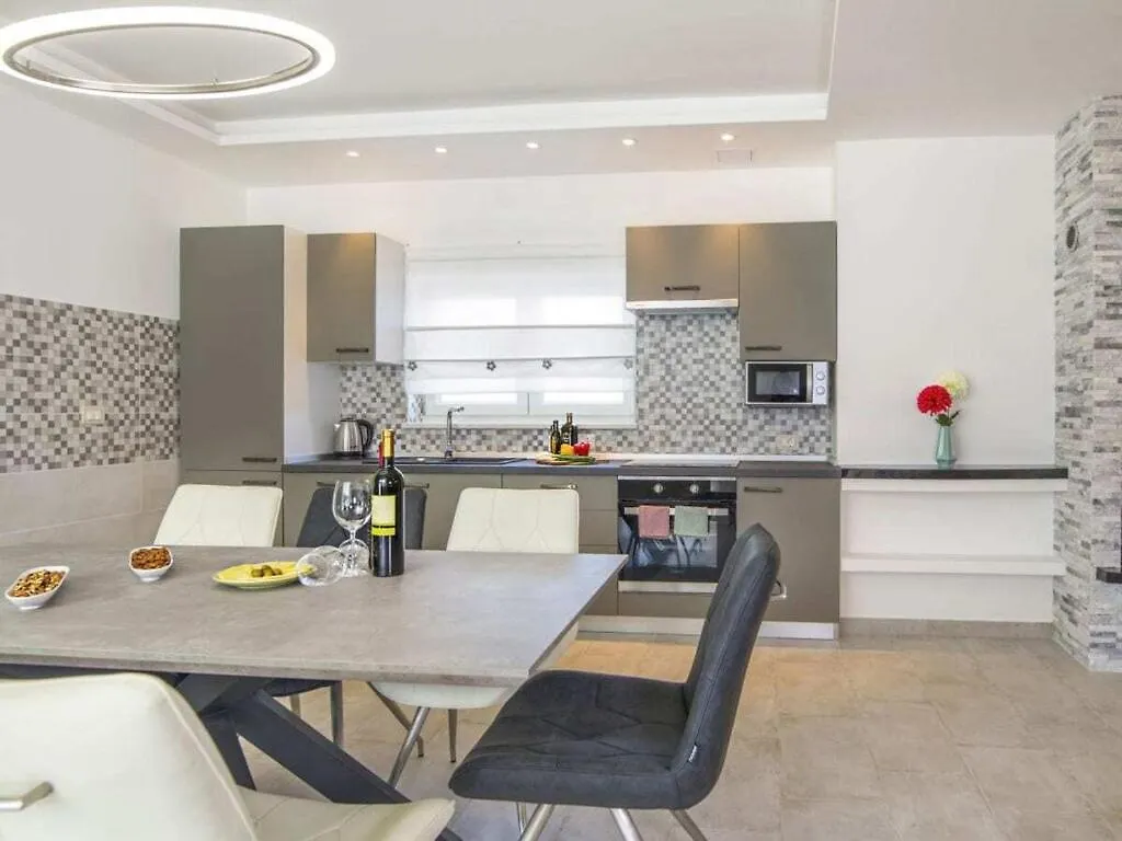 Villa Dina Comfortable Holiday Residence Labin  Labin (Istria)