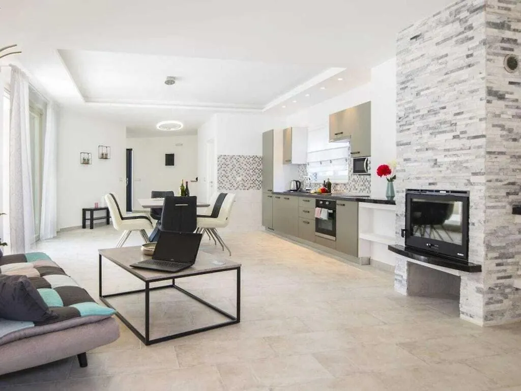 Villa Dina Comfortable Holiday Residence Labin  0*, Labin (Istria)